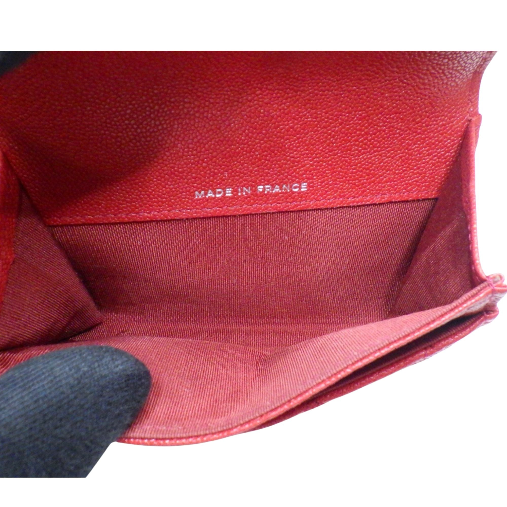 Chanel Boy Wallet Small Roja en Piel Caviar Acolchada