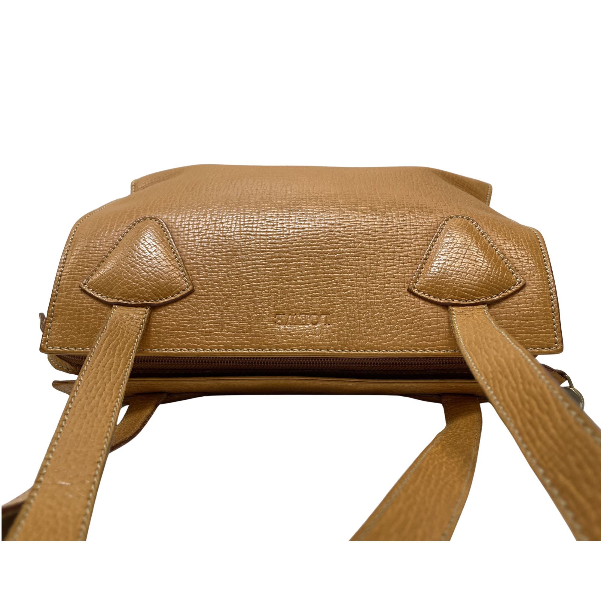 Bolso Loewe Vintage de Piel Color Camel – Elegancia Española Atemporal