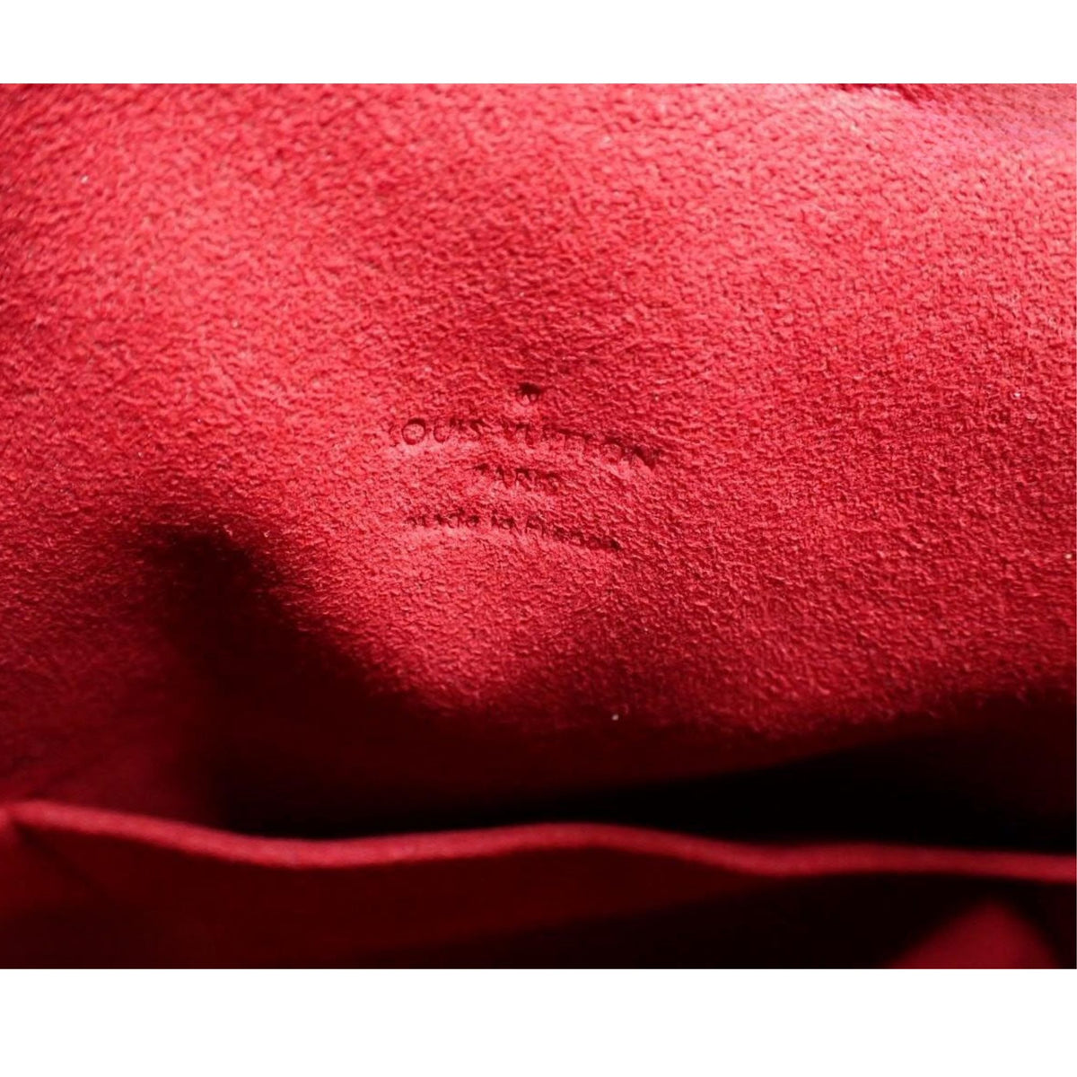 Louis Vuitton Berkeley Damier Ebene – Bolso de mano con placa dorada e interior rojo