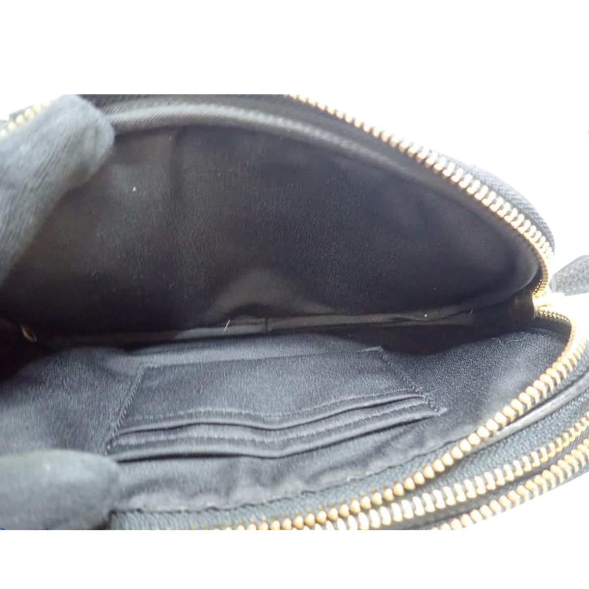 Coach – Bolso bandolera negro de piel granulada con tachuelas doradas