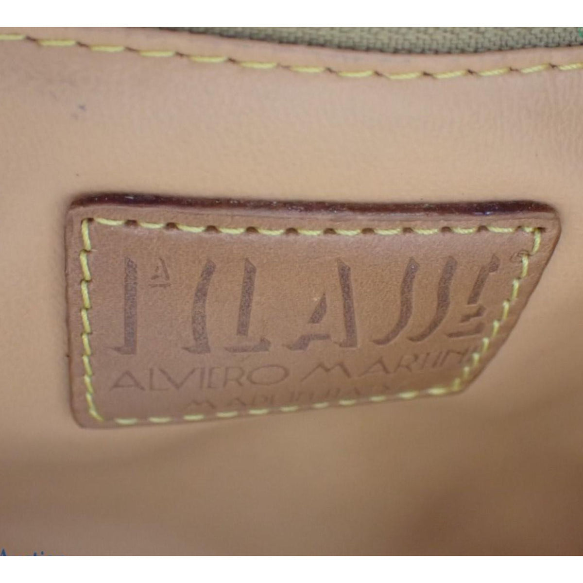 Alviero Martini 1ª Classe – Bolso bandolera tipo saco con estampado Geo Classic y piel camel