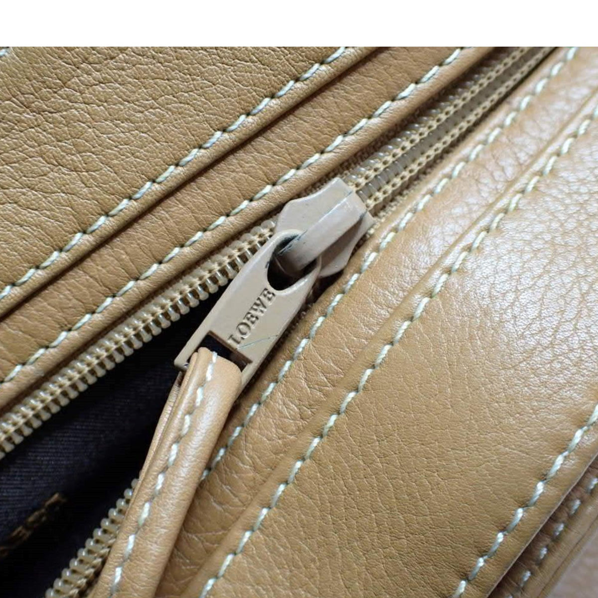 Loewe Vintage – Bolso de hombro de piel camel con anagrama grabado
