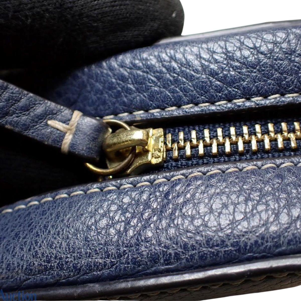 Tory Burch Perry Bombe – Bolso bandolera de piel azul marino con logo perforado