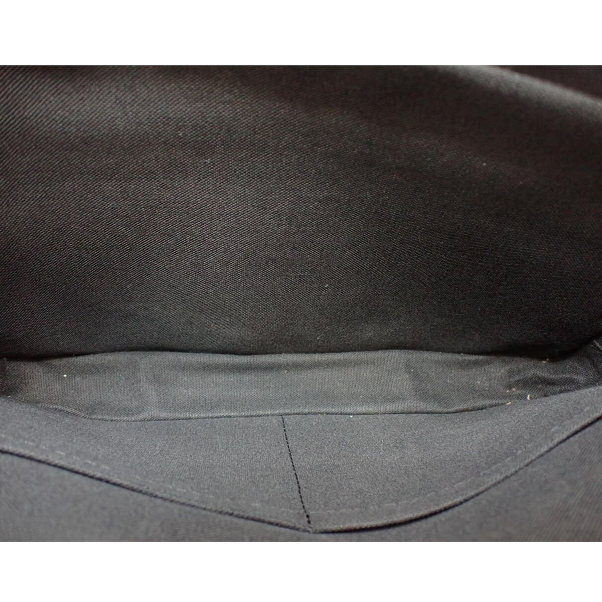Louis Vuitton Neo Pavel Taiga Ardoise – Bolso de mano de piel negra