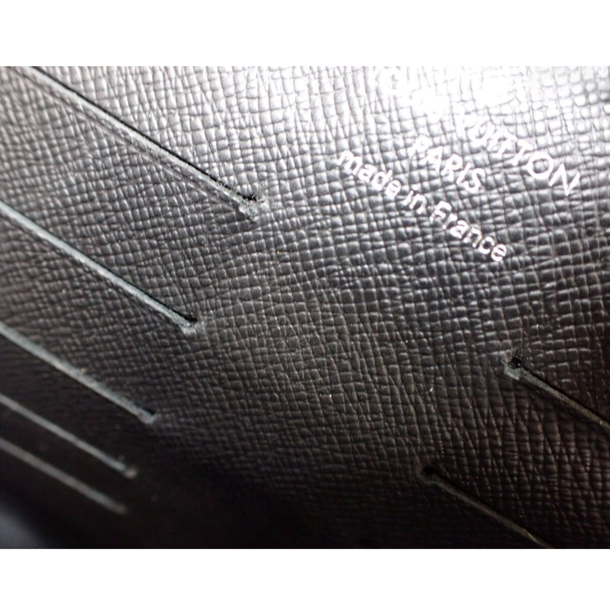 Louis Vuitton Neo Pavel Taiga Ardoise – Bolso de mano de piel negra