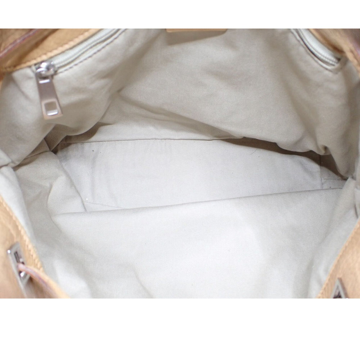 Bally – Bolso de hombro de piel beige camel con detalles metálicos plateados