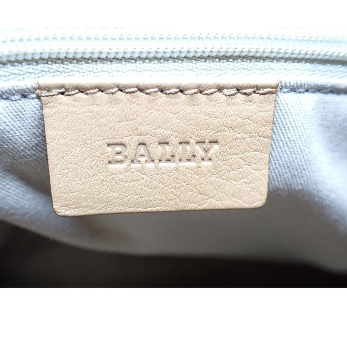 Bally – Bolso de hombro de piel beige camel con detalles metálicos plateados