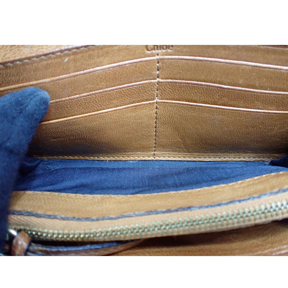 Chloé – Cartera de piel marrón coñac con placa dorada