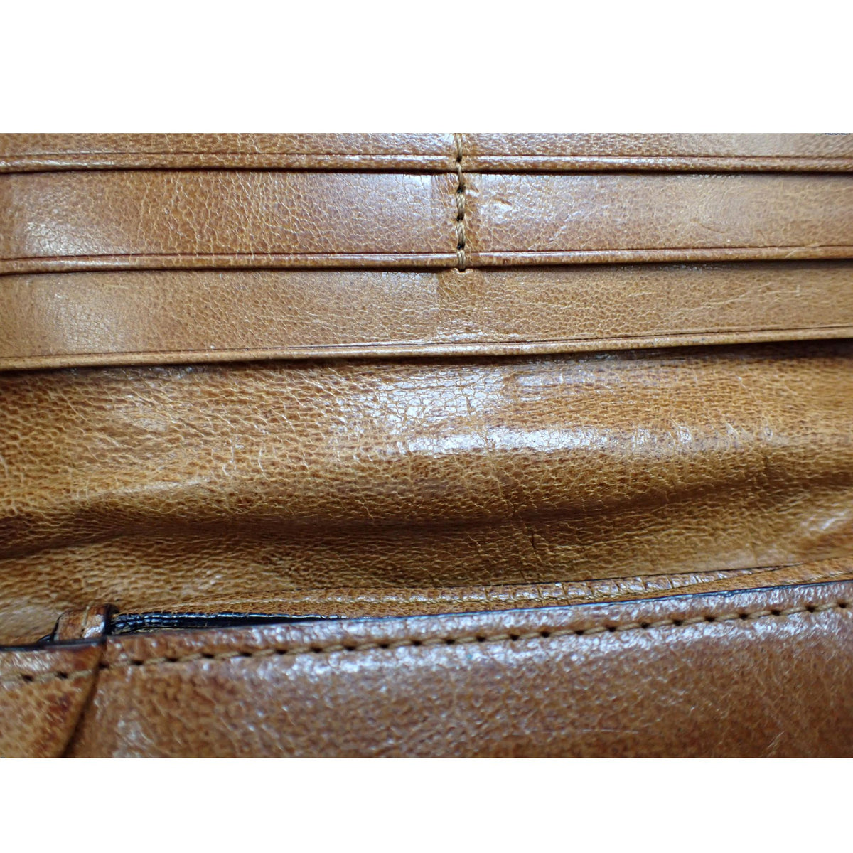 Chloé – Cartera de piel marrón coñac con placa dorada