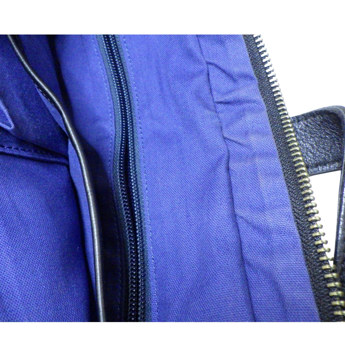 Burberry Black Label – Bolso shopper de piel negra con interior azul