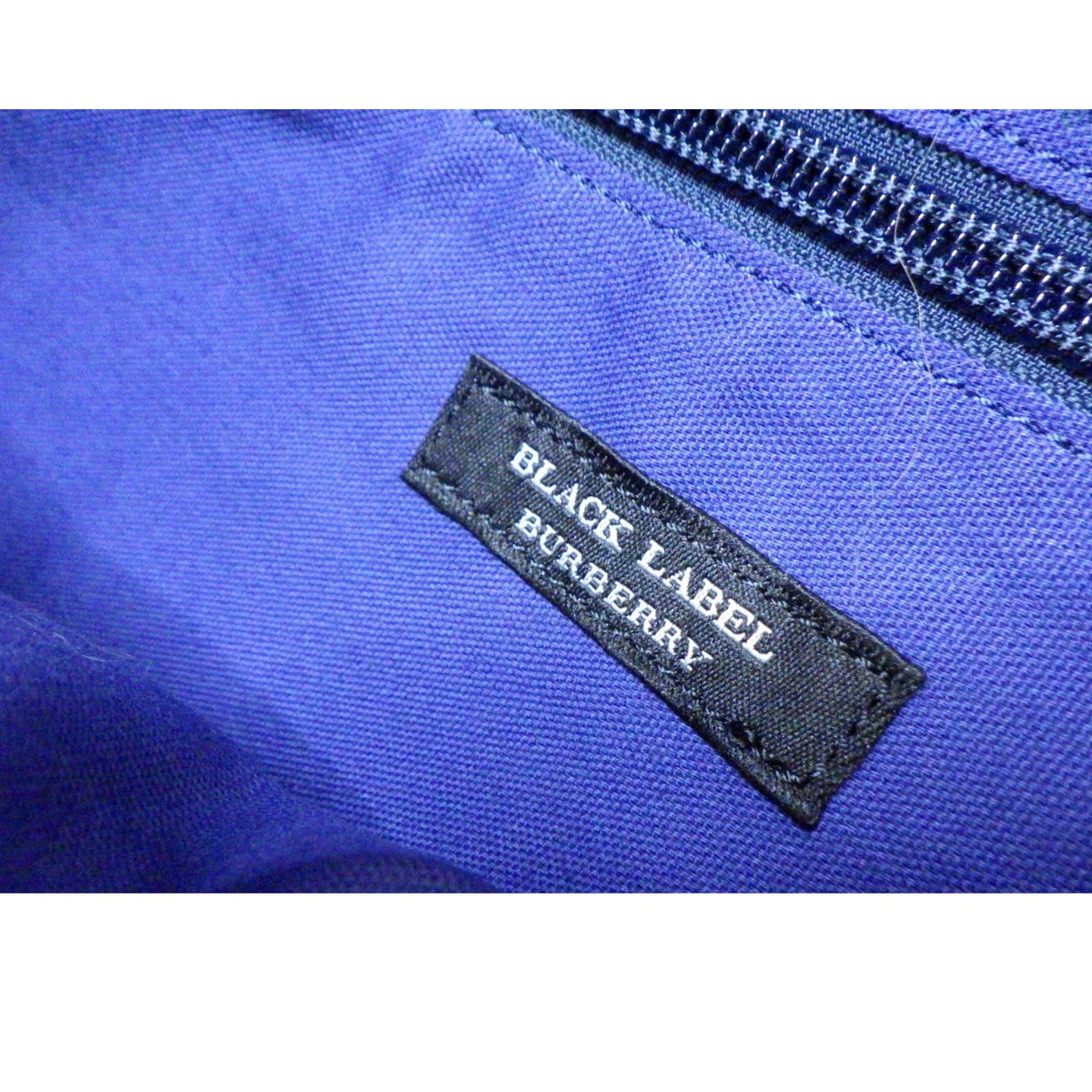 Burberry Black Label – Bolso shopper de piel negra con interior azul