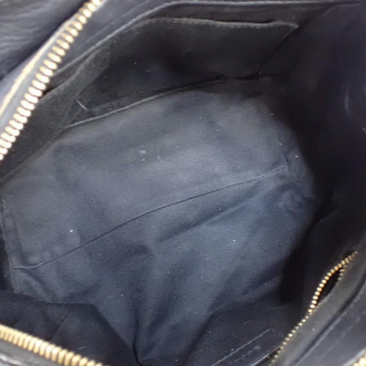See by Chloé – Bolso de Piel Negra con Herrajes Dorados y Bandolera