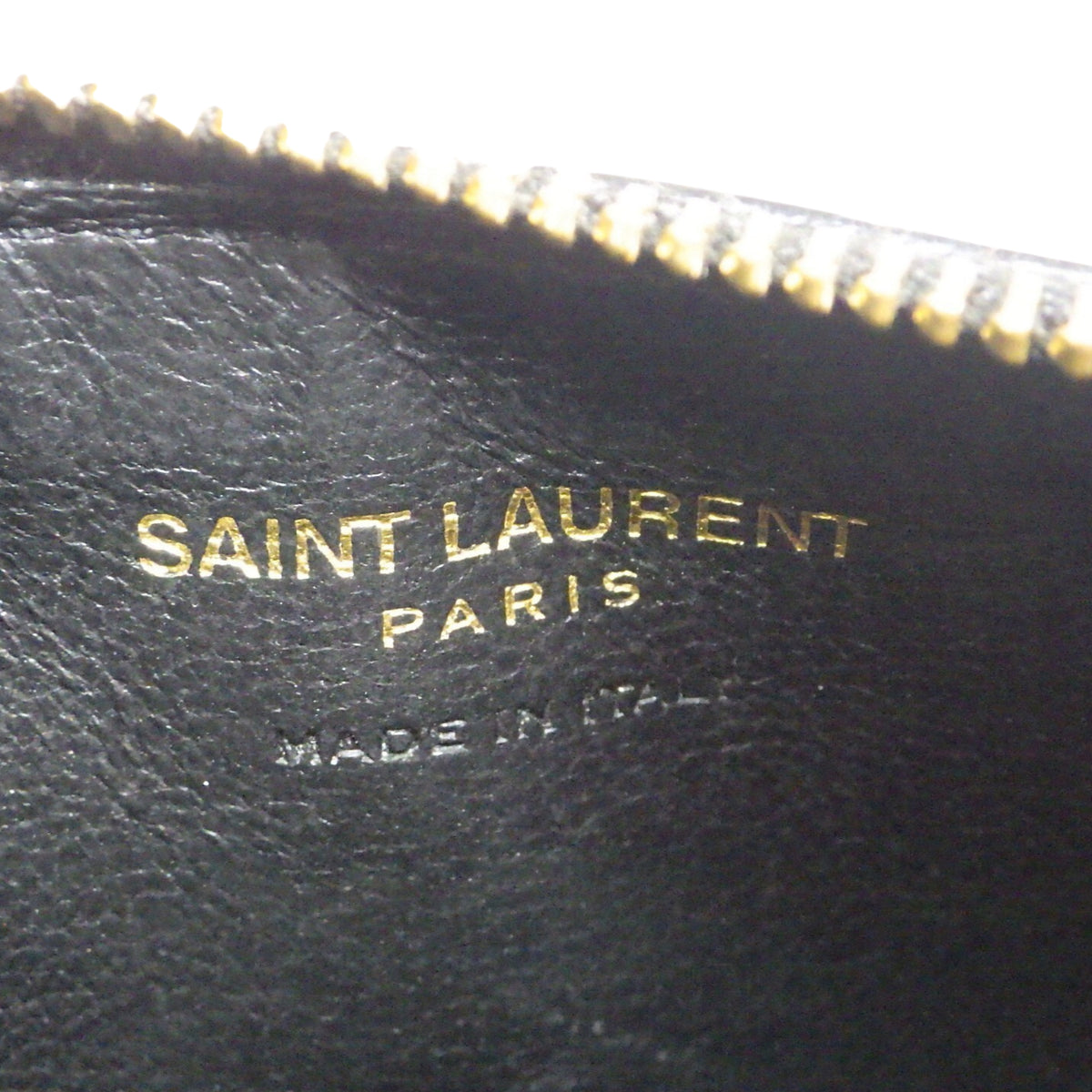 Saint Laurent YSL Tarjetero de Piel Negra con Cremallera y Monograma Dorado