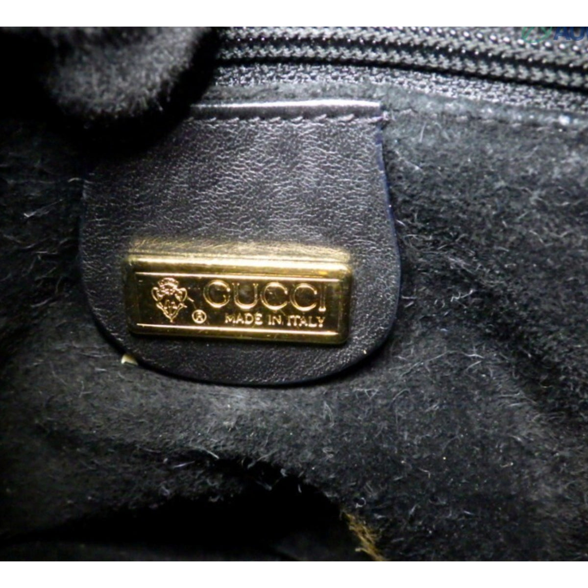 Gucci Vintage GG Emblem – Bolso Bandolera de Piel Negra con Diseño Fruncido