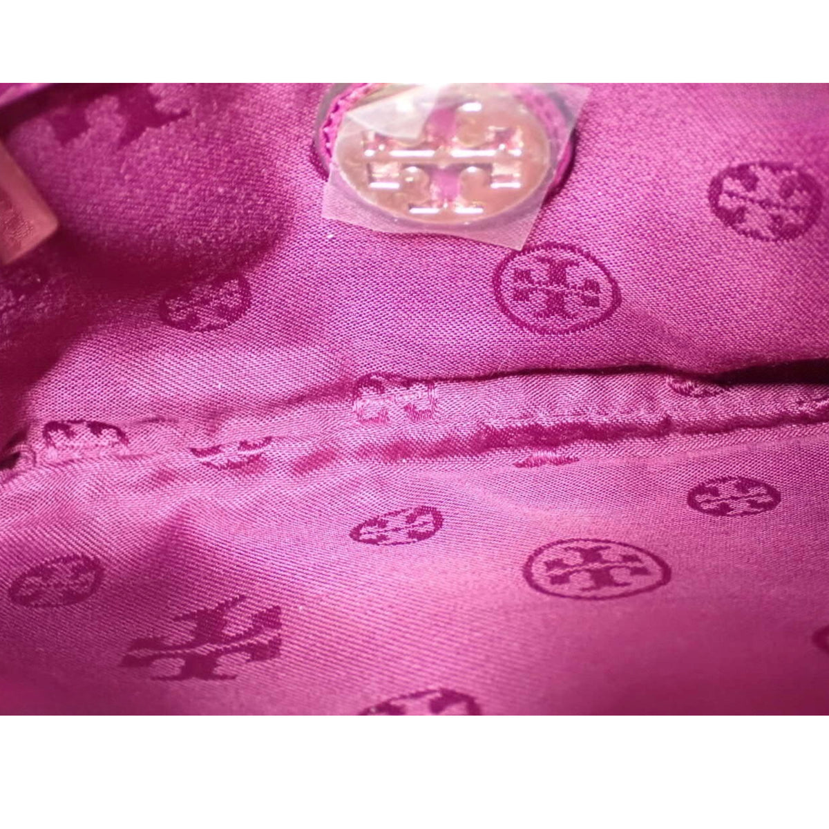 Tory Burch Bolso de Hombro de Piel Fucsia con Logo Dorado y Cadena – Vintage
